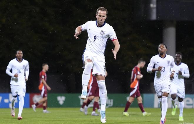 葡萄牙队逆转英格兰队,奥恰洛夫带队取胜 葡萄牙队逆转英格兰队,奥恰洛夫带队取胜