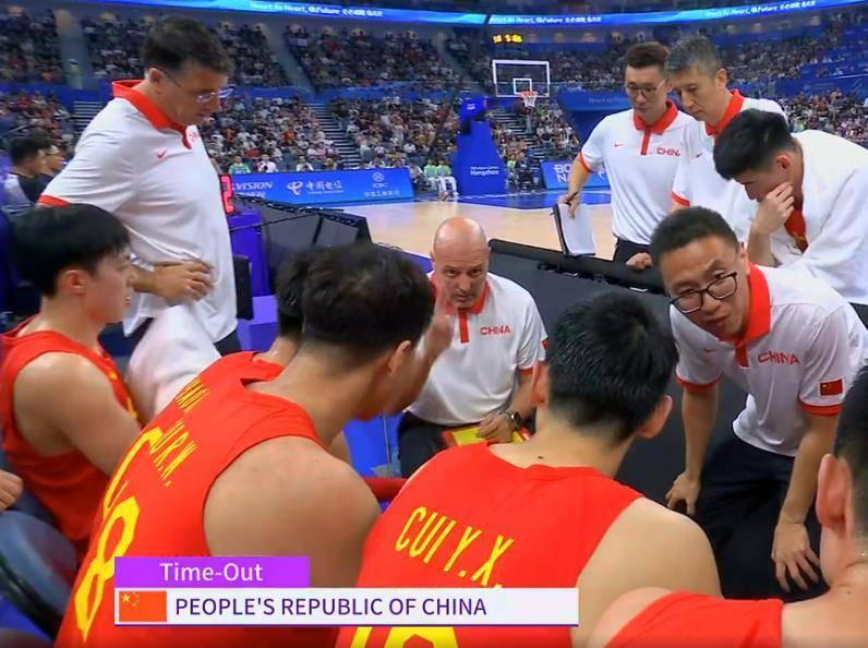 开云官网-76人碾压尼克斯,胡金秋状态火热