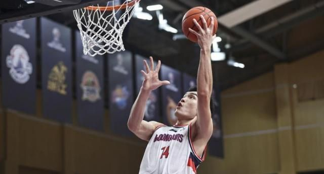 骑士力克广州队，保罗状态火热