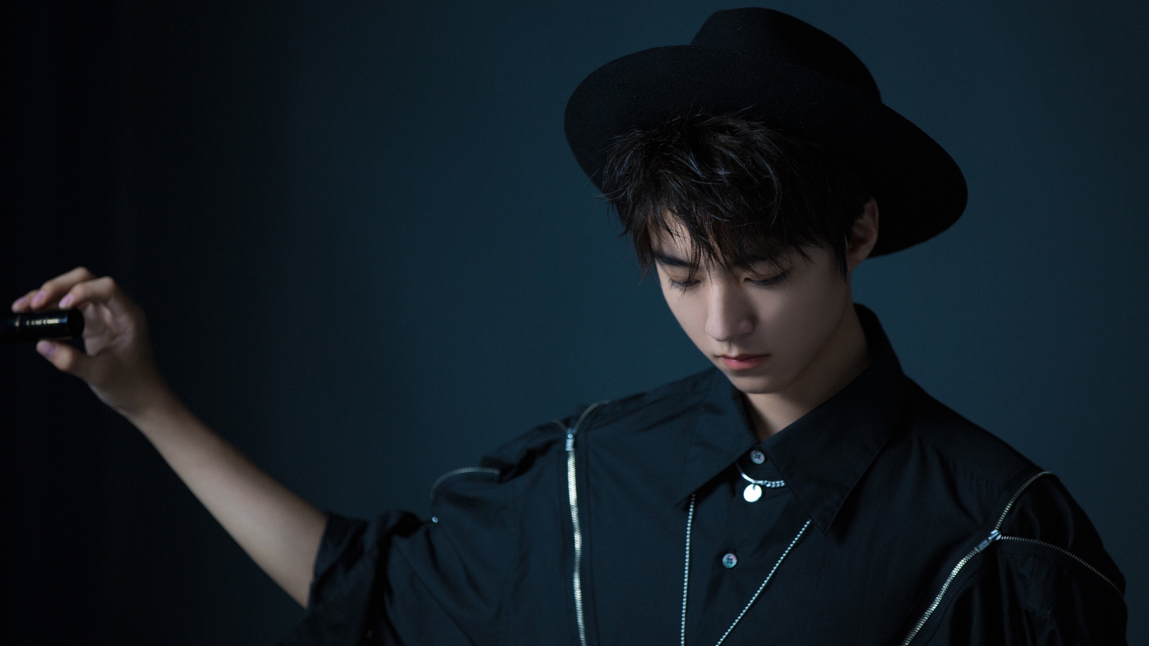 开云体育入口-西甲剑盾，欧冠铁蹄，在激情与统治之间，皇马如何定义胜利的唯一性？