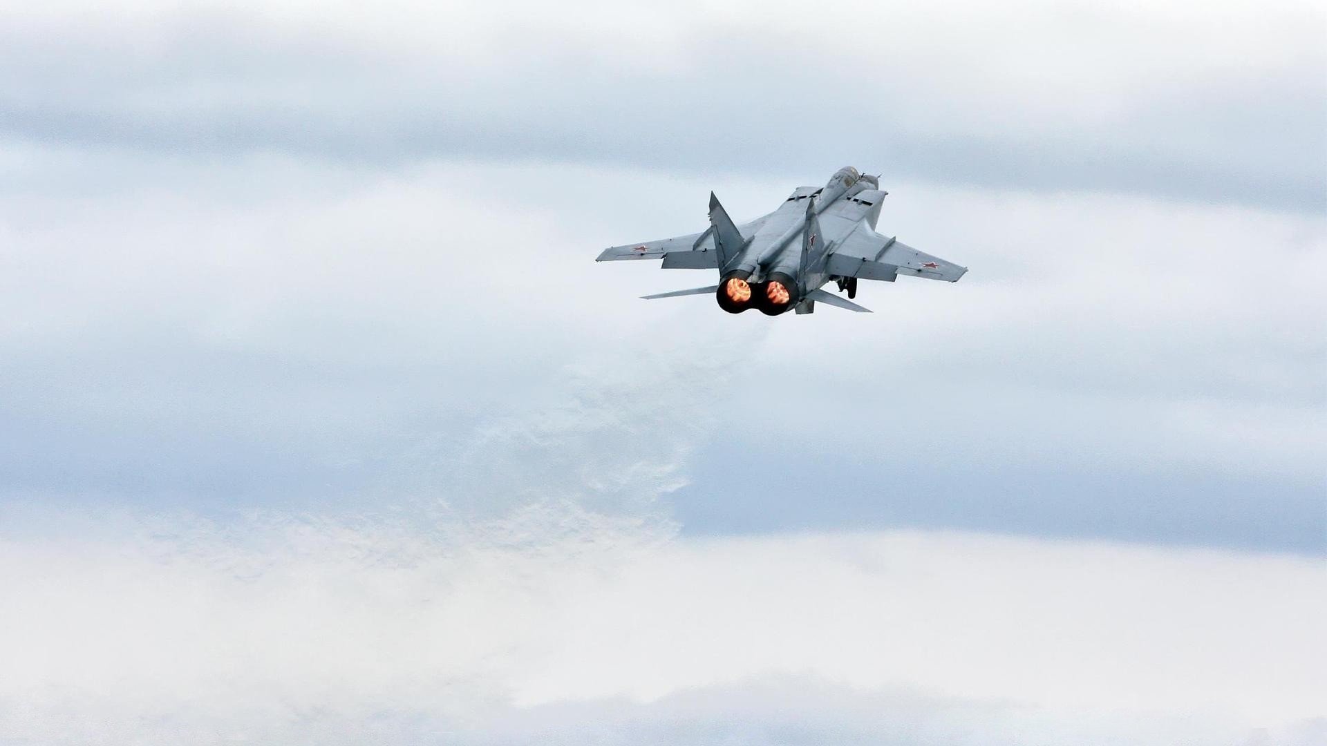 绿茵智慧与硬木舞台,当若日尼奥的灵魂穿越NBA总决赛之夜